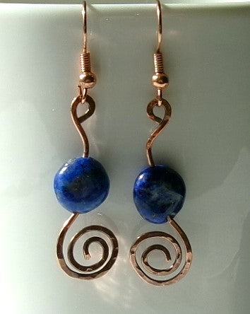 Lapis lazuli coin shaped bead copper wire earrings with hammered spiral